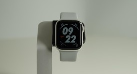 Good
													Apple Watch Series 4 40mm - Unlocked, Silver, A1975 - Cellular, Nike, photo 2 of 7