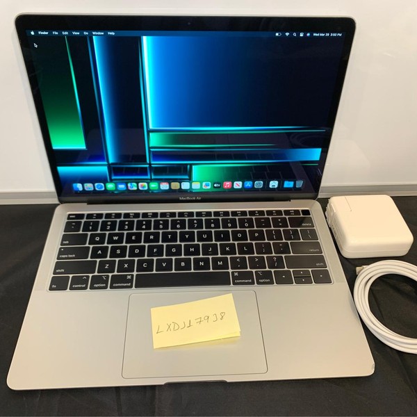 MacBook Air 2019 - 13 inch - 256 GB, Silver, 8 GB, Intel Core i5