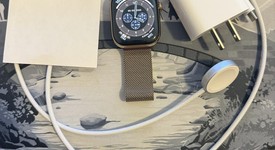 Mint
													Apple Watch Series 10 42mm - Verizon, Gold, A3001 - Cellular, Titanium, photo 2 of 9