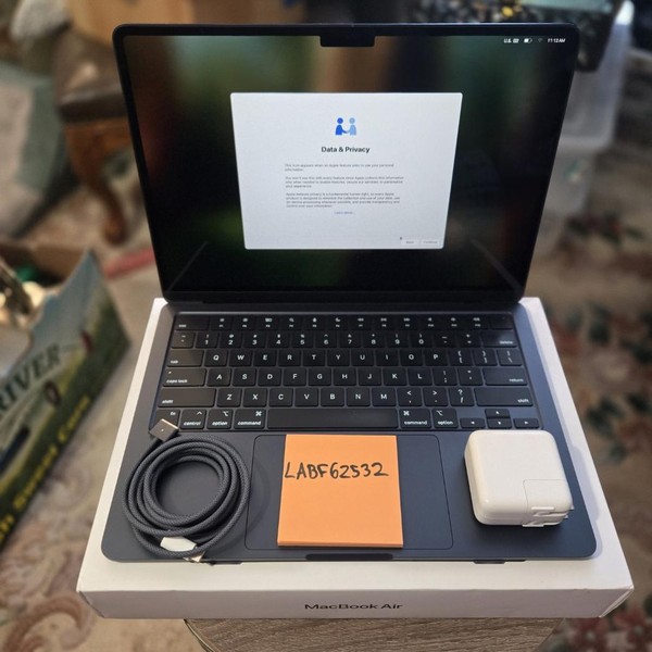 MacBook Air 2022 (M2) - 13 inch - 256 GB, Gray, 8 GB, Apple M2