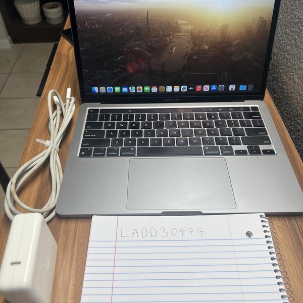 MacBook Pro 2022 - 13 inch - 256 GB, Gray, 8 GB, Apple M2