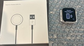 Mint
													Apple Watch SE 3rd Gen 40mm - Unlocked, Starlight, A3326 - Cellular, photo 1 of 6