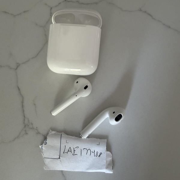 Apple AirPods (2nd Gen) - Wireless Case