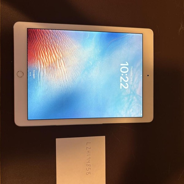 Apple iPad Pro 9.7 inch - Unlocked, 128 GB, Silver, A1674