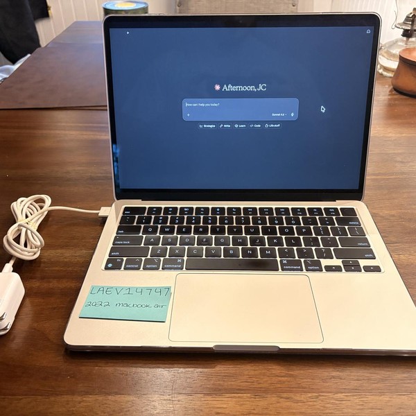 MacBook Air 2022 (M2) - 13 inch - 256 GB, Starlight, 8 GB, Apple M2