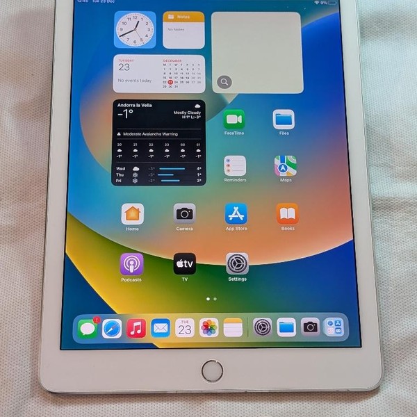 Apple iPad Pro 9.7 inch - Wi-Fi, 32 GB, Silver, A1673