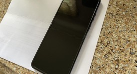 Good
													Motorola Razr (2024) - Unlocked, Gray, 256 GB, 8 GB, photo 3 of 12