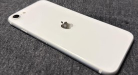 Fair
													Apple iPhone SE 2nd Gen 2020 - Unlocked, White, 64 GB, A2275, photo 5 of 6