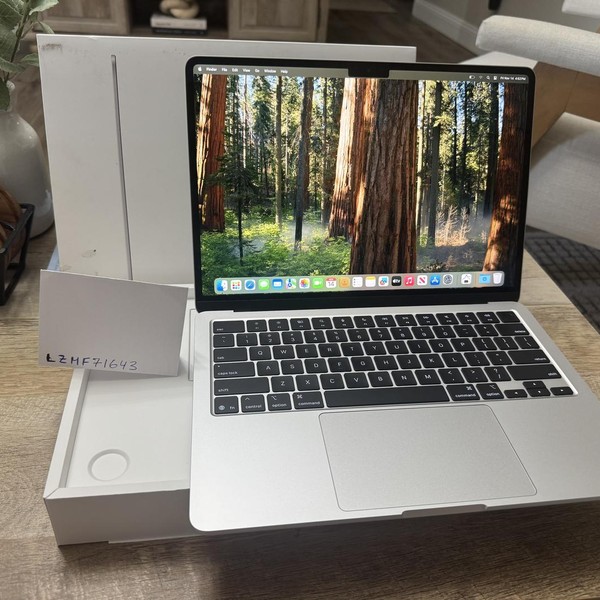 MacBook Air 2025 (M4) - 13 inch - 256 GB, Silver, 16 GB, Apple M4