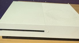 Fair
													Xbox One S (2016) - White, 500 GB, photo 2 of 8