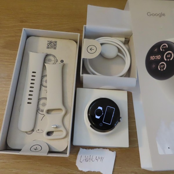 Google Pixel Watch 3 - Unlocked, Silver, 41mm, LTE