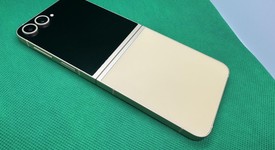 Good
													Samsung Galaxy Z Flip6 - Unlocked, Yellow, 512 GB, 12 GB, SM-F741U1, photo 1 of 3