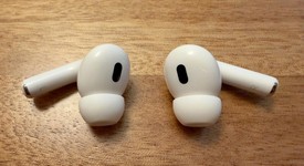 Used
													Apple AirPods Pro 2 - Lightning, photo 4 of 11