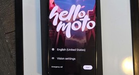 Mint
													Motorola Razr Ultra (2025) - Unlocked, PANTONE Scarab, 1 TB, 16 GB, photo 3 of 7