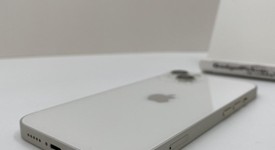 Mint
													Apple iPhone 13 - Unlocked, Starlight, 128 GB, A2482, photo 4 of 5