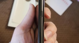 Mint
													Sony Xperia XZ2 - Unlocked, Black, 4 GB, H8266, photo 4 of 7