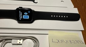 Good
													Apple Watch SE 1st Gen 40mm - Gray, A2351 - GPS, Aluminum, photo 2 of 5
