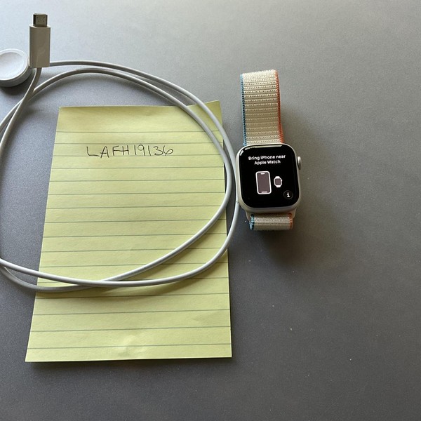 Apple Watch Series 8 41mm - Starlight, A2770 - GPS, Aluminum