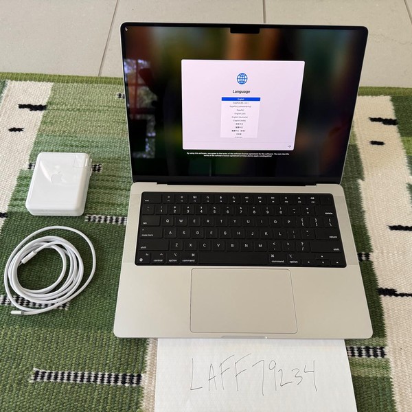 MacBook Pro Late 2023 (M3) - 14 inch - 1 TB, Silver, 36 GB, Apple M3 Max 14-core, 30-core GPU
