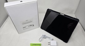 Mint
													Apple iPad Air 5th Gen - Unlocked, Gray, 256 GB, A2589, photo 3 of 6