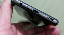 Good
													Samsung Galaxy A52s 5G - Unlocked Non-US, Black, 128 GB, 6 GB, photo 5 of 10