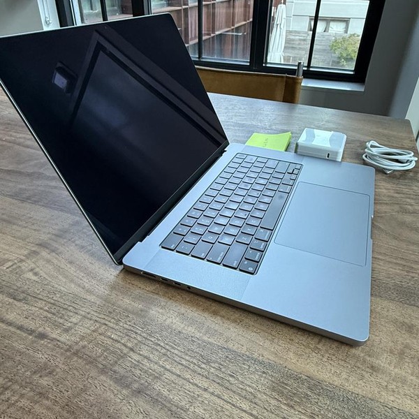 MacBook Pro 2021 - 16 inch - 512 GB, Gray, 32 GB, Apple M1 Pro 10-core