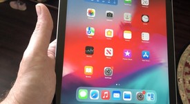 Mint
													Apple iPad 6th Gen - Unlocked, Gray, 32 GB, A1954, photo 2 of 7