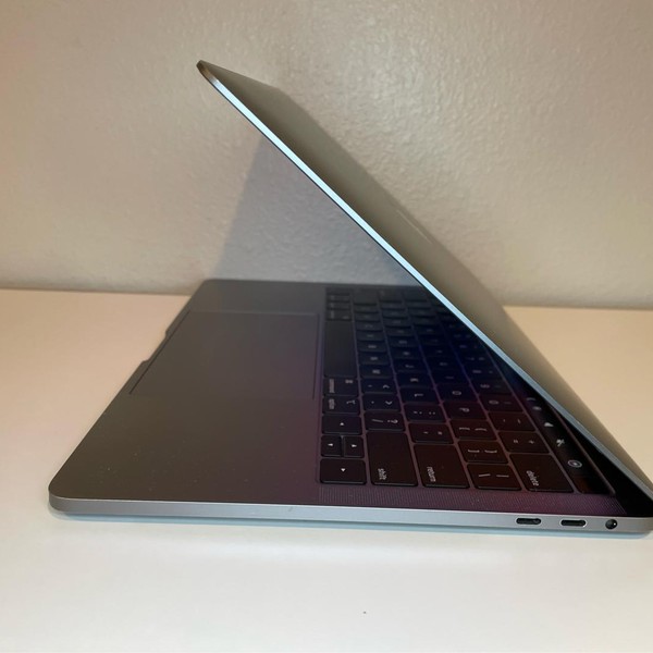 MacBook Pro 2018 (With Touch Bar) - 13 inch - I5, Gray, 256 GB, 8 GB