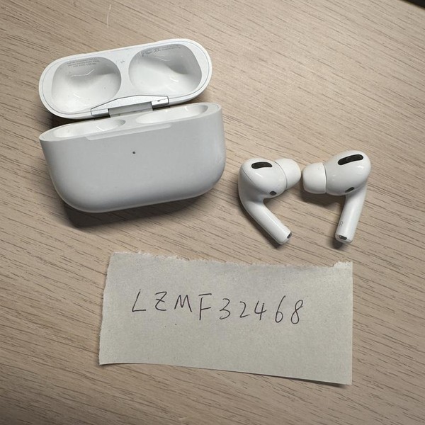 Apple AirPods Pro - Wireless Case