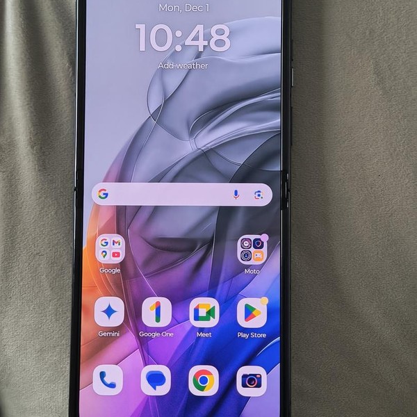 Motorola Razr (2024) - Unlocked, 256 GB, Space Gray, 8 GB