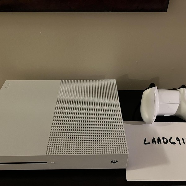 Xbox One S (2016) - 1 TB, White