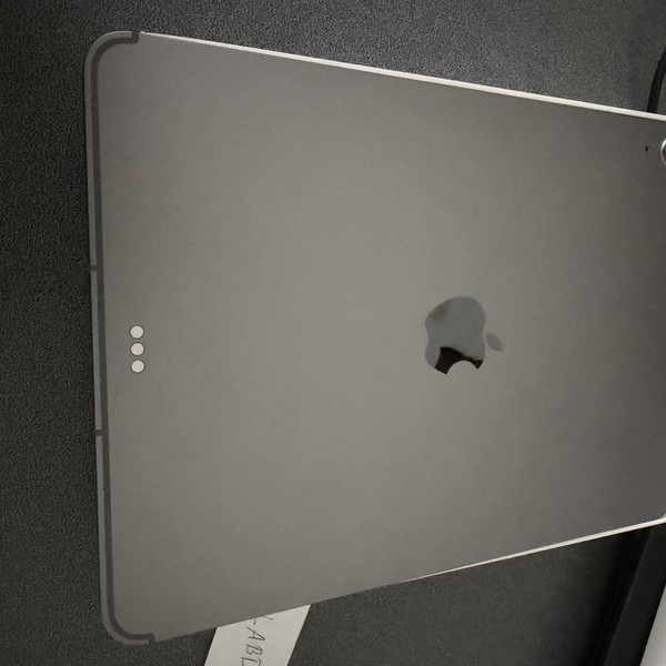 Apple iPad Air 11 inch (M3) 2025 - Unlocked, 128 GB, Gray, A3267