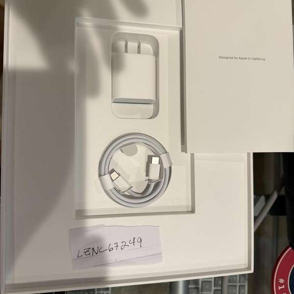 Apple iPad Pro 13 inch (M4) 2024 - Unlocked, 1 TB, Silver, 16 GB, A2926, Standard Glass