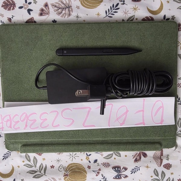 Microsoft Surface Pro 9 - Wi-Fi, 256 GB, Forest, 16 GB, Intel Core i7, Wi-Fi