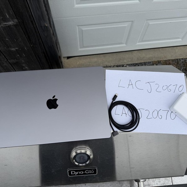 MacBook Pro 2021 - 16 inch - 2 TB, Gray, 64 GB, Apple M1 Max