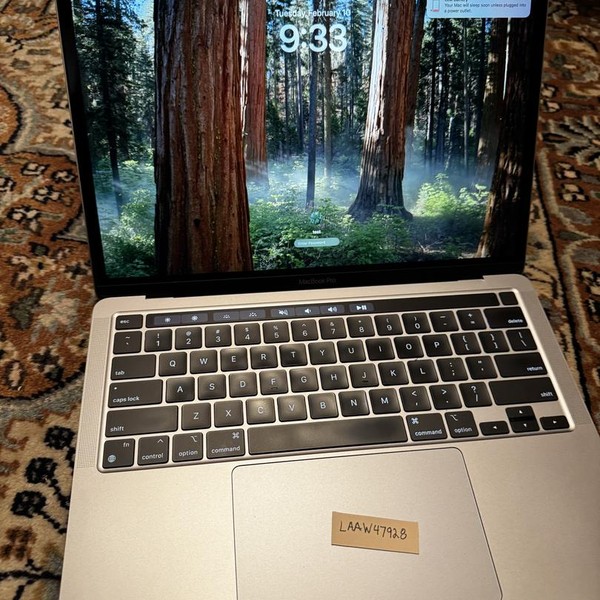 MacBook Pro 2022 - 13 inch - 256 GB, Silver, 8 GB, Apple M2