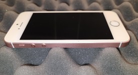 Good
													Apple iPhone SE 1st Gen 2016 - Unlocked, Rose Gold, 64 GB, A1662, photo 3 of 6