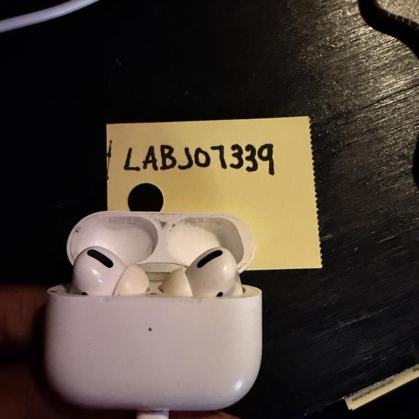 Apple AirPods Pro - Wireless Case
