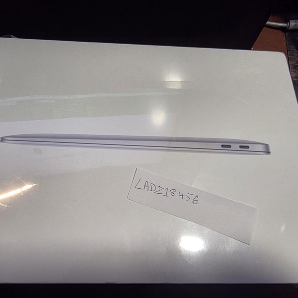 MacBook Air 2020 - 13 inch - 256 GB, Silver, 8 GB, Apple M1