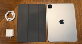 Mint
													Apple iPad Pro 11" 4th Gen 2022 - Unlocked, Gray, 128 GB, photo 1 of 11