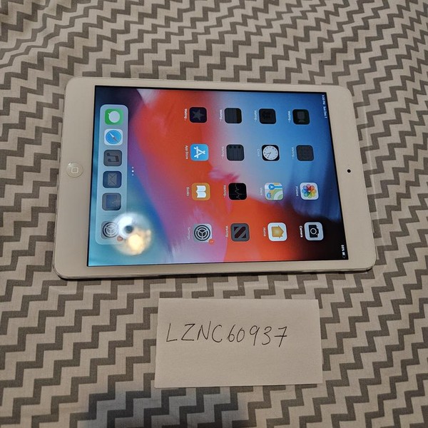 Apple iPad Mini 2 Retina - Wi-Fi, 16 GB, White