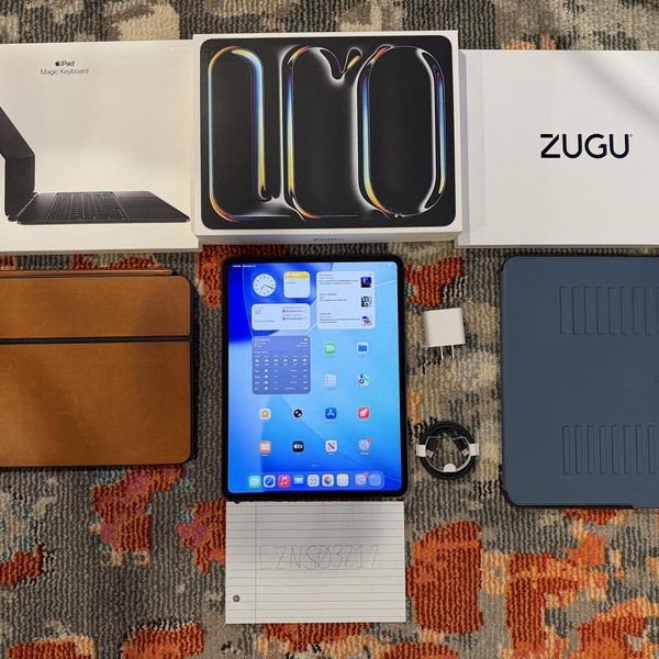 Apple iPad Pro 13 inch (M4) 2024 - Wi-Fi, 256 GB, Black, 8 GB, A2925, Standard Glass