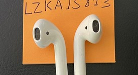 Used
													Apple AirPods 2nd Gen - Lightning Case, photo 4 of 5