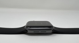 Fair
													Apple Watch Series 4 40mm - Unlocked, Gray, A1975 - Cellular, Aluminum, photo 5 of 6
