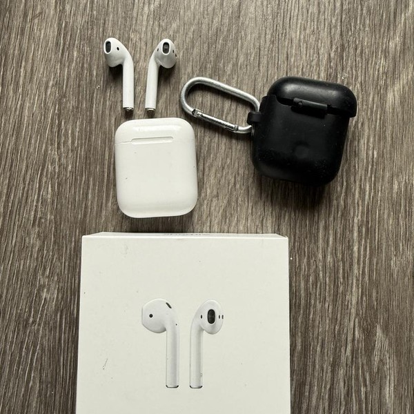 Apple AirPods 1st Gen - Lightning Case