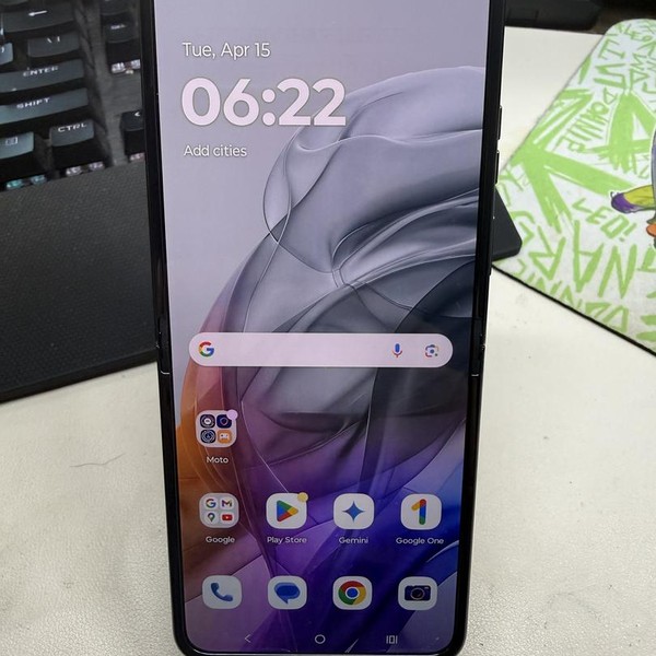 Motorola Razr (2024) - Unlocked, 256 GB, Gray, 8 GB