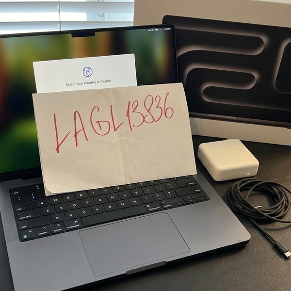 MacBook Pro Late 2023 (M3) - 14 inch - 1 TB, Black, 128 GB, Apple M3 Max 16-core, 40-core GPU
