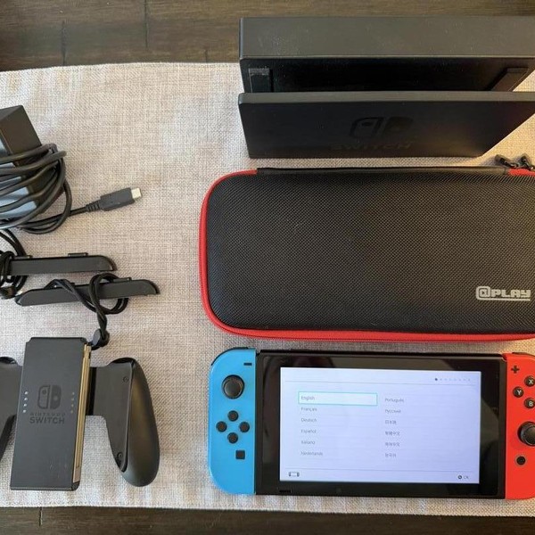 Nintendo Switch - 32 GB, Red & Blue