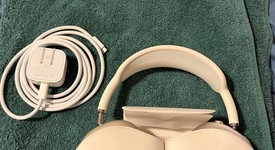 Used
													Apple AirPods Max USB-C - Starlight, photo 1 of 7