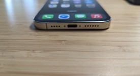 Mint
													Apple iPhone 16 Pro Max - Unlocked, White, 256 GB, A3084, photo 3 of 12
